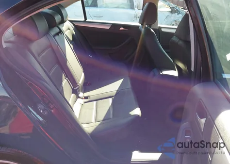 2013 Volkswagen Jetta 2.5L Se z USA, uszkodzony, nr VIN 3VWDP7AJ9DM302822